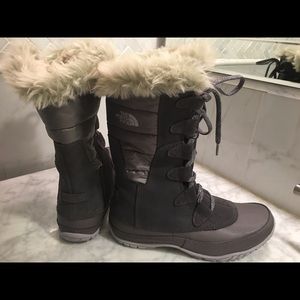 THE NORTH FACE WOMENS BOOTS- NEW-6